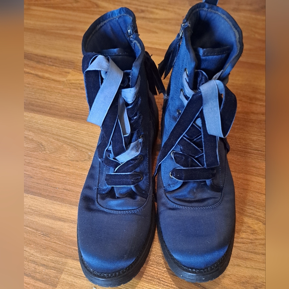 Dirty Laundry 8.5 Navy Lace-Up Boots With Velvet Laces